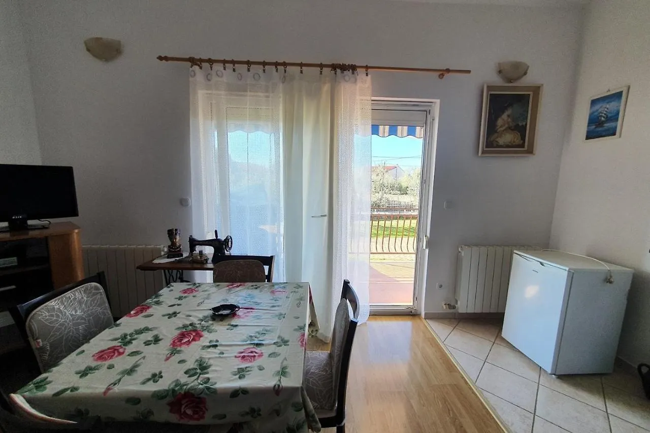 Apartments Labinac In Vabriga With Garden Close To Sea Tar-Vabriga