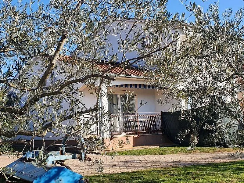 Apartments Labinac In Vabriga With Garden Close To Sea Tar-Vabriga
