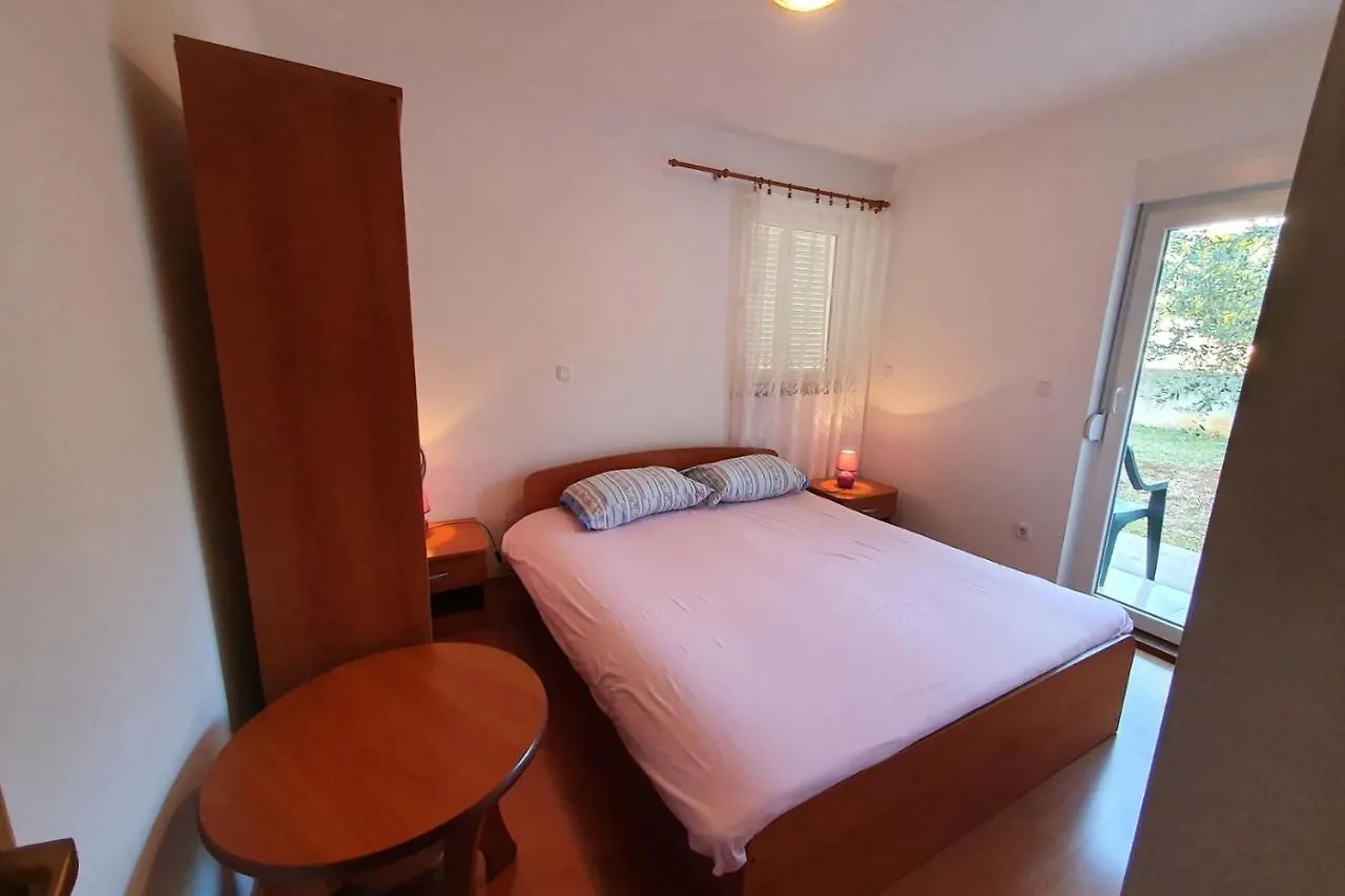 Apartments Labinac In Vabriga With Garden Close To Sea Tar-Vabriga Guest house
